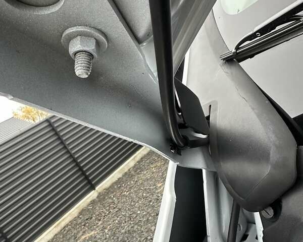 Белый Опель Movano, объемом двигателя 2.3 л и пробегом 367 тыс. км за 19600 $, фото 14 на Automoto.ua