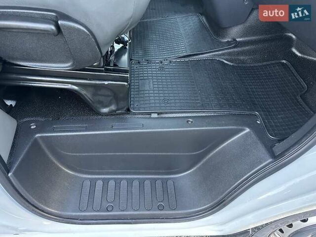 Белый Опель Movano, объемом двигателя 2.3 л и пробегом 367 тыс. км за 20600 $, фото 16 на Automoto.ua