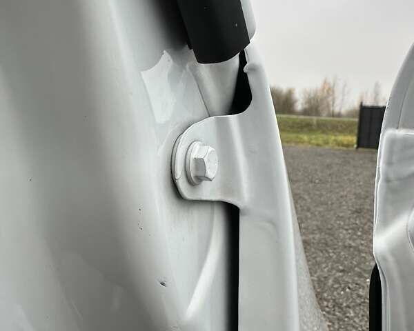 Белый Опель Movano, объемом двигателя 2.3 л и пробегом 367 тыс. км за 19600 $, фото 21 на Automoto.ua