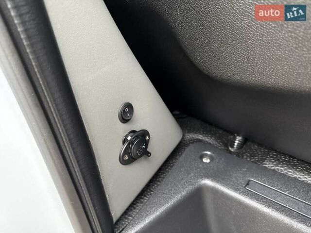 Белый Опель Movano, объемом двигателя 2.3 л и пробегом 314 тыс. км за 18500 $, фото 58 на Automoto.ua