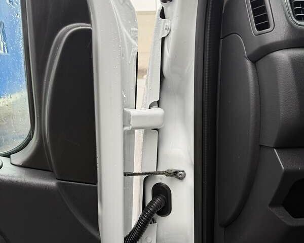 Белый Опель Movano, объемом двигателя 2.3 л и пробегом 303 тыс. км за 17900 $, фото 31 на Automoto.ua