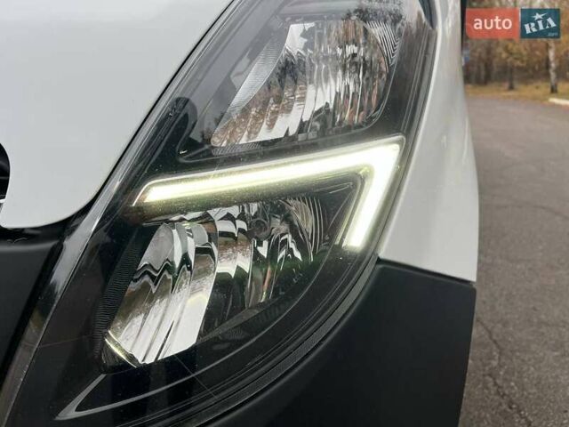 Белый Опель Movano, объемом двигателя 2.3 л и пробегом 312 тыс. км за 22500 $, фото 56 на Automoto.ua