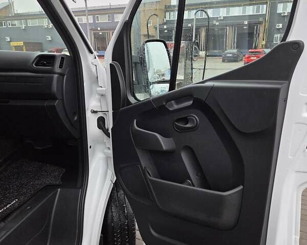 Білий Опель Movano, об'ємом двигуна 2.3 л та пробігом 204 тис. км за 23200 $, фото 19 на Automoto.ua