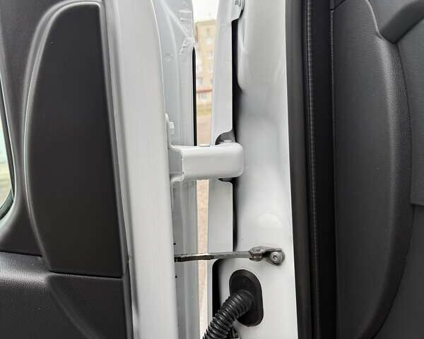 Белый Опель Movano, объемом двигателя 2.3 л и пробегом 314 тыс. км за 17900 $, фото 48 на Automoto.ua