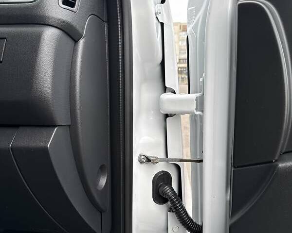 Белый Опель Movano, объемом двигателя 2.3 л и пробегом 314 тыс. км за 18500 $, фото 54 на Automoto.ua