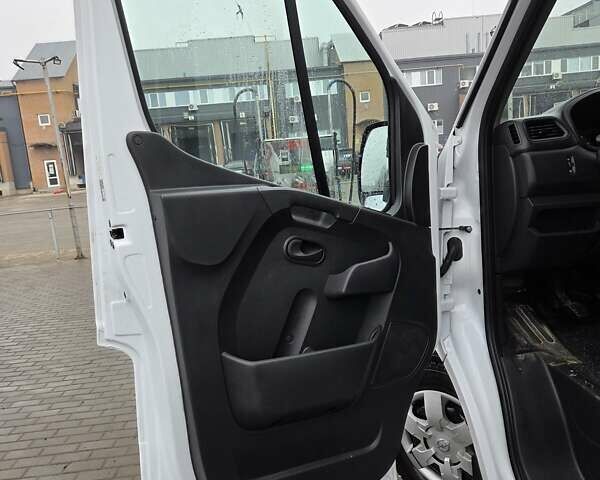 Білий Опель Movano, об'ємом двигуна 2.3 л та пробігом 204 тис. км за 23200 $, фото 35 на Automoto.ua
