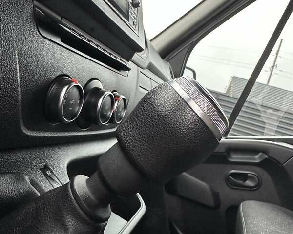 Белый Опель Movano, объемом двигателя 2.3 л и пробегом 367 тыс. км за 19600 $, фото 32 на Automoto.ua