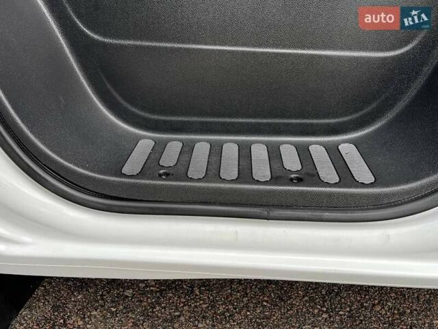 Белый Опель Movano, объемом двигателя 2.3 л и пробегом 329 тыс. км за 21999 $, фото 104 на Automoto.ua