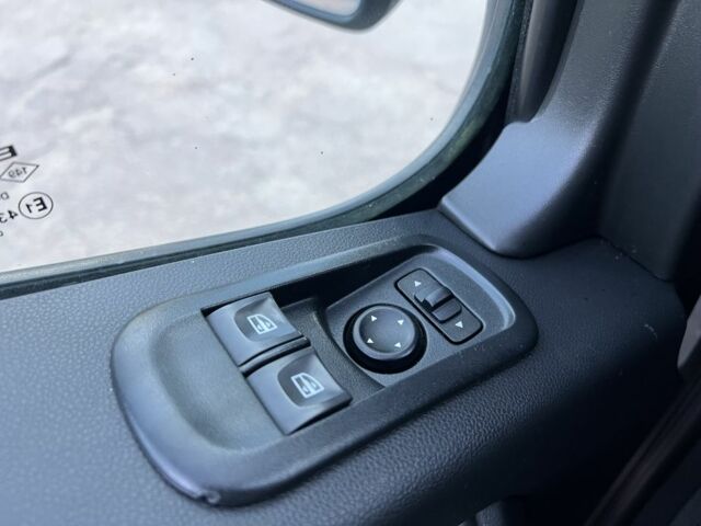 Білий Опель Movano, об'ємом двигуна 2.3 л та пробігом 283 тис. км за 18500 $, фото 16 на Automoto.ua