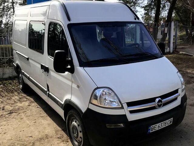 Белый Опель Movano, объемом двигателя 2.5 л и пробегом 200 тыс. км за 8500 $, фото 1 на Automoto.ua