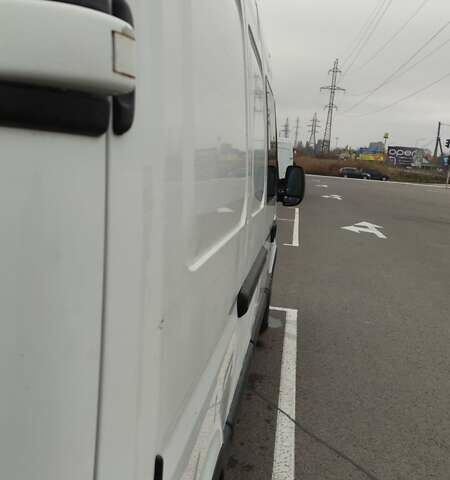 Белый Опель Movano, объемом двигателя 2.5 л и пробегом 521 тыс. км за 8800 $, фото 1 на Automoto.ua