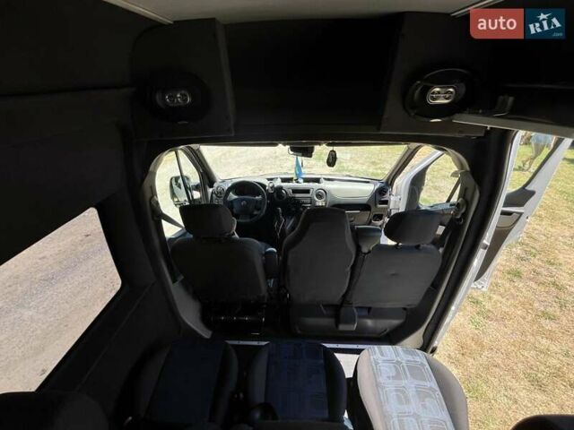 Белый Опель Movano, объемом двигателя 2.3 л и пробегом 497 тыс. км за 13300 $, фото 14 на Automoto.ua
