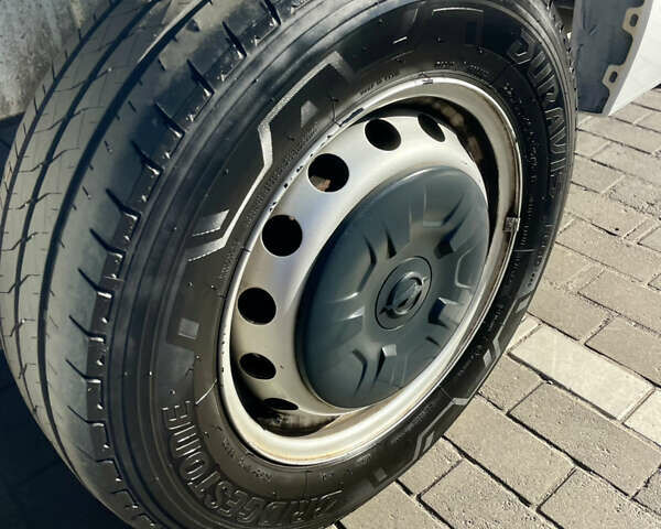 Білий Опель Movano, об'ємом двигуна 2.3 л та пробігом 96 тис. км за 18800 $, фото 31 на Automoto.ua
