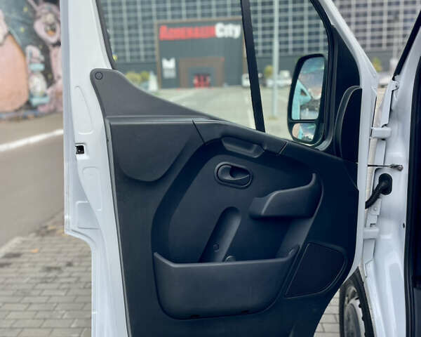 Белый Опель Movano, объемом двигателя 2.3 л и пробегом 99 тыс. км за 21000 $, фото 34 на Automoto.ua