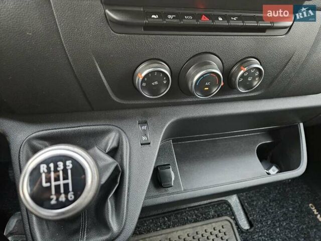 Чорний Опель Movano, об'ємом двигуна 0 л та пробігом 260 тис. км за 18800 $, фото 9 на Automoto.ua