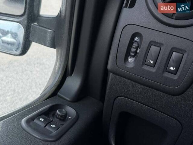 Чорний Опель Movano, об'ємом двигуна 2.3 л та пробігом 138 тис. км за 15500 $, фото 23 на Automoto.ua