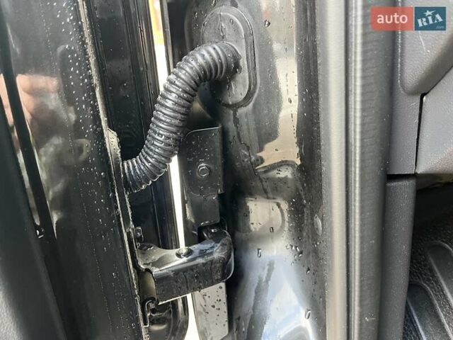 Чорний Опель Movano, об'ємом двигуна 2.3 л та пробігом 215 тис. км за 18508 $, фото 61 на Automoto.ua