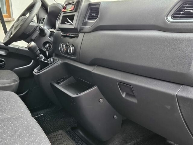 Черный Опель Movano, объемом двигателя 2 л и пробегом 260 тыс. км за 18700 $, фото 7 на Automoto.ua