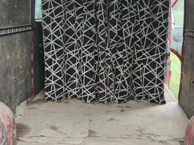 Красный Опель Movano, объемом двигателя 2.5 л и пробегом 200 тыс. км за 5100 $, фото 4 на Automoto.ua