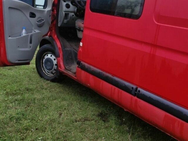 Красный Опель Movano, объемом двигателя 2.5 л и пробегом 200 тыс. км за 5100 $, фото 7 на Automoto.ua