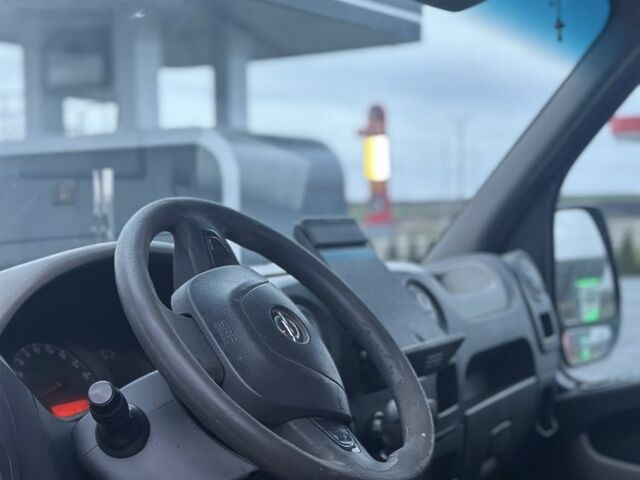 Красный Опель Movano, объемом двигателя 2.3 л и пробегом 358 тыс. км за 11000 $, фото 4 на Automoto.ua