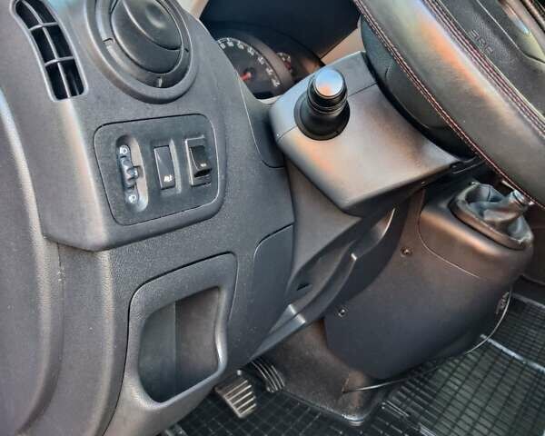 Красный Опель Movano, объемом двигателя 2.3 л и пробегом 600 тыс. км за 11900 $, фото 36 на Automoto.ua