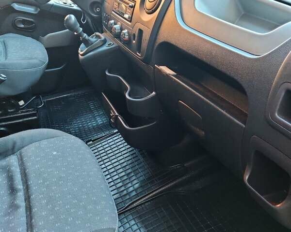 Красный Опель Movano, объемом двигателя 2.3 л и пробегом 600 тыс. км за 11900 $, фото 37 на Automoto.ua