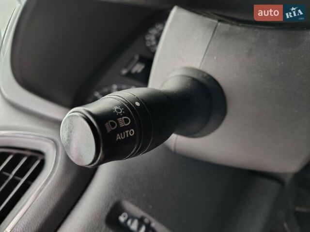 Красный Опель Movano, объемом двигателя 2.3 л и пробегом 337 тыс. км за 16900 $, фото 61 на Automoto.ua