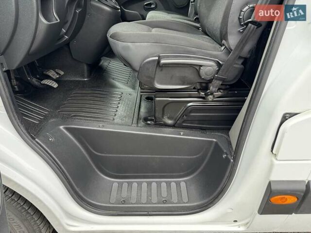 Опель Movano, об'ємом двигуна 2.3 л та пробігом 242 тис. км за 18700 $, фото 24 на Automoto.ua