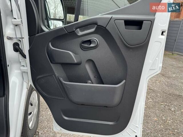 Опель Movano, об'ємом двигуна 2.3 л та пробігом 242 тис. км за 18700 $, фото 33 на Automoto.ua