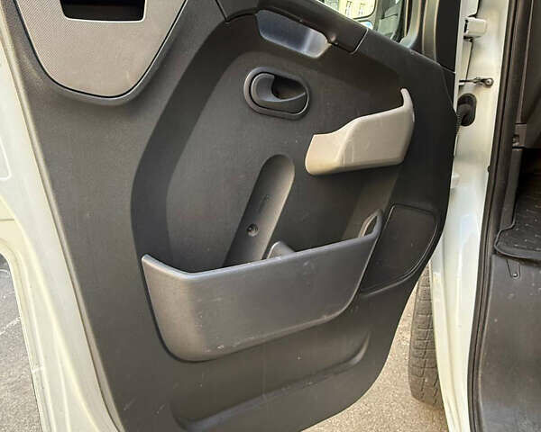 Опель Movano, объемом двигателя 2.3 л и пробегом 350 тыс. км за 16000 $, фото 7 на Automoto.ua