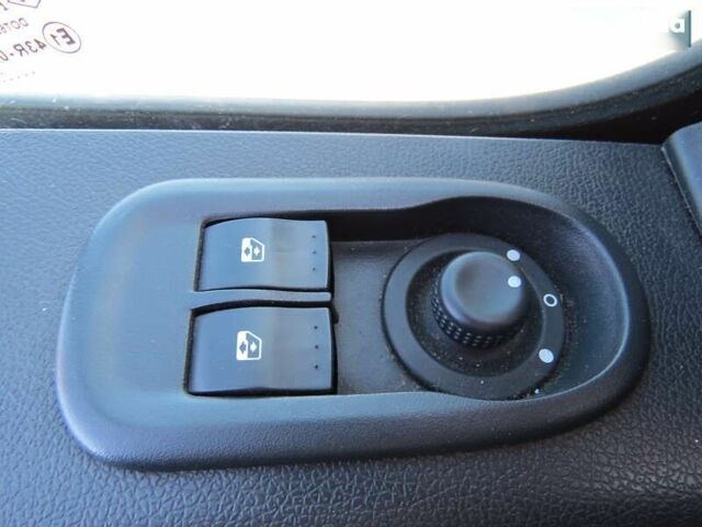 Опель Movano, об'ємом двигуна 2.3 л та пробігом 270 тис. км за 20998 $, фото 18 на Automoto.ua