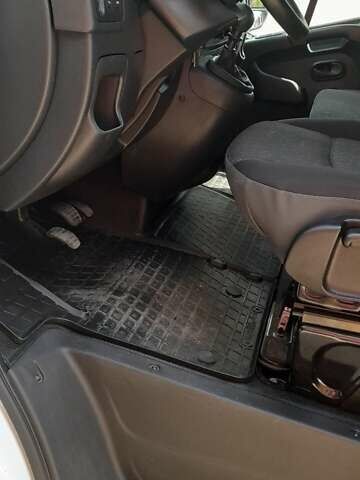 Опель Movano, об'ємом двигуна 0 л та пробігом 265 тис. км за 17800 $, фото 9 на Automoto.ua