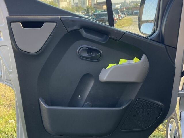 Серый Опель Movano, объемом двигателя 2.3 л и пробегом 323 тыс. км за 14300 $, фото 2 на Automoto.ua