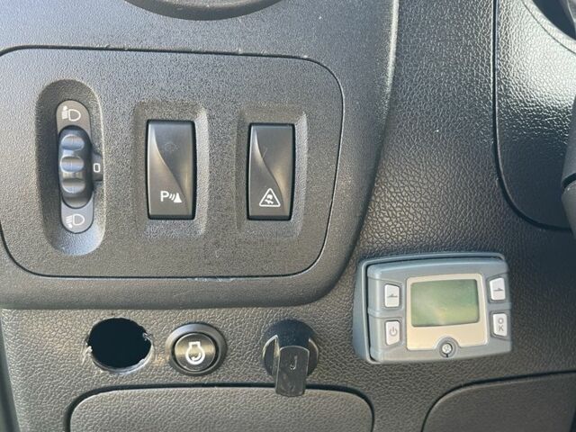 Серый Опель Movano, объемом двигателя 2.3 л и пробегом 323 тыс. км за 14300 $, фото 13 на Automoto.ua