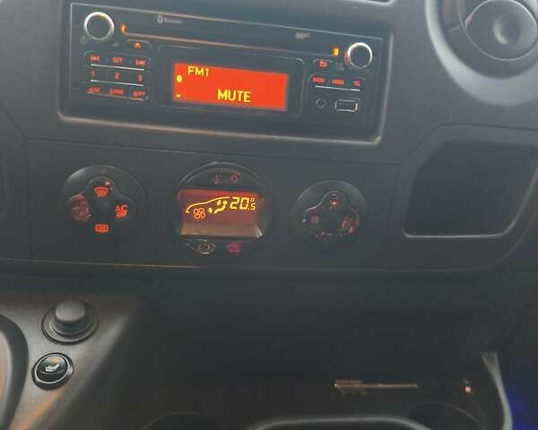 Серый Опель Movano, объемом двигателя 2.3 л и пробегом 303 тыс. км за 12300 $, фото 2 на Automoto.ua