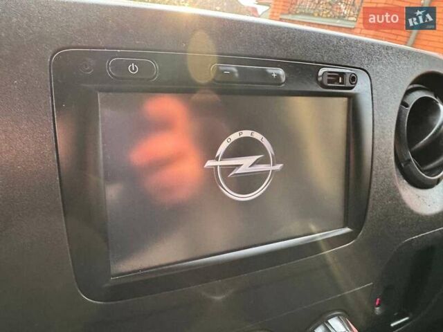 Серый Опель Movano, объемом двигателя 2.3 л и пробегом 208 тыс. км за 20500 $, фото 31 на Automoto.ua