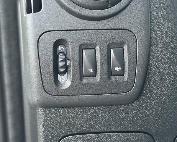 Серый Опель Movano, объемом двигателя 2.3 л и пробегом 272 тыс. км за 17500 $, фото 36 на Automoto.ua