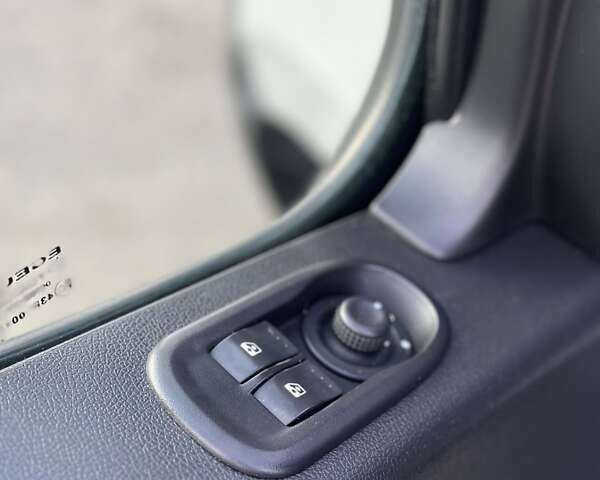 Серый Опель Movano, объемом двигателя 2.3 л и пробегом 272 тыс. км за 17500 $, фото 33 на Automoto.ua