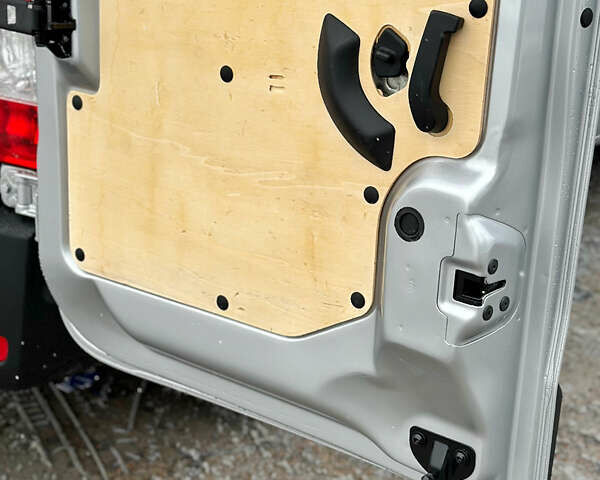 Серый Опель Movano, объемом двигателя 2.3 л и пробегом 86 тыс. км за 18900 $, фото 56 на Automoto.ua