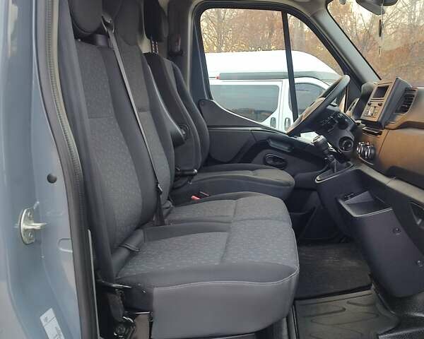 Сірий Опель Movano, об'ємом двигуна 0 л та пробігом 50 тис. км за 27550 $, фото 2 на Automoto.ua