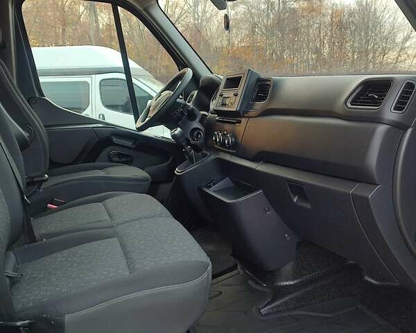 Серый Опель Movano, объемом двигателя 0 л и пробегом 50 тыс. км за 27950 $, фото 3 на Automoto.ua