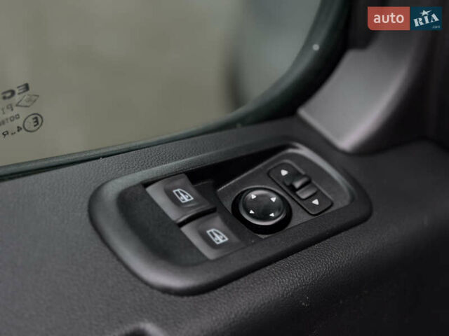 Сірий Опель Movano, об'ємом двигуна 2.3 л та пробігом 99 тис. км за 19900 $, фото 44 на Automoto.ua