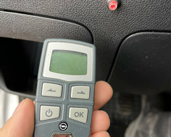 Сірий Опель Movano, об'ємом двигуна 2.3 л та пробігом 330 тис. км за 14500 $, фото 17 на Automoto.ua