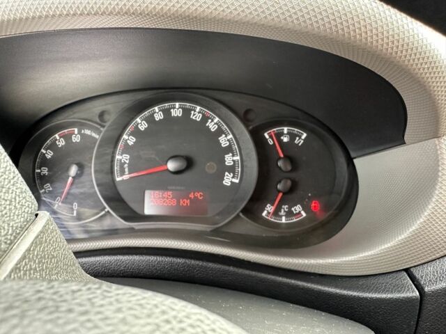 Серый Опель Movano, объемом двигателя 2.3 л и пробегом 250 тыс. км за 16500 $, фото 5 на Automoto.ua