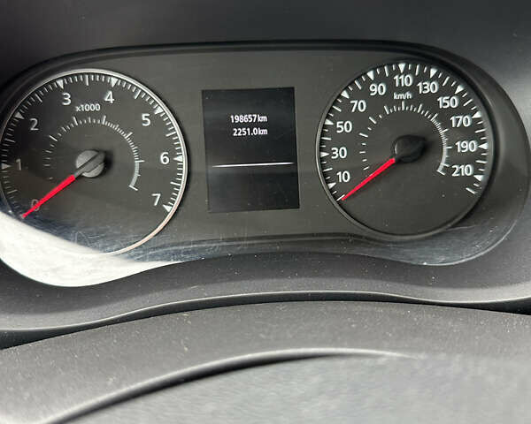 Серый Опель Movano, объемом двигателя 2.3 л и пробегом 198 тыс. км за 21000 $, фото 11 на Automoto.ua