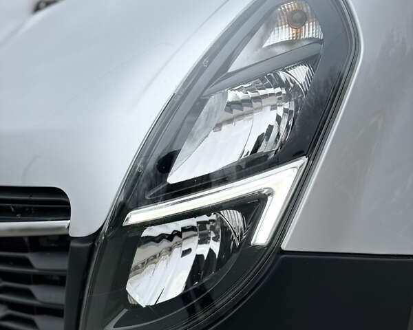 Серый Опель Movano, объемом двигателя 0 л и пробегом 254 тыс. км за 18950 $, фото 25 на Automoto.ua