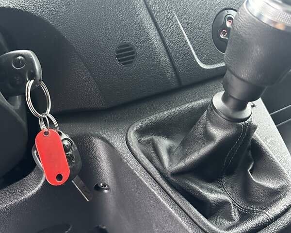 Серый Опель Movano, объемом двигателя 2.3 л и пробегом 208 тыс. км за 18500 $, фото 47 на Automoto.ua