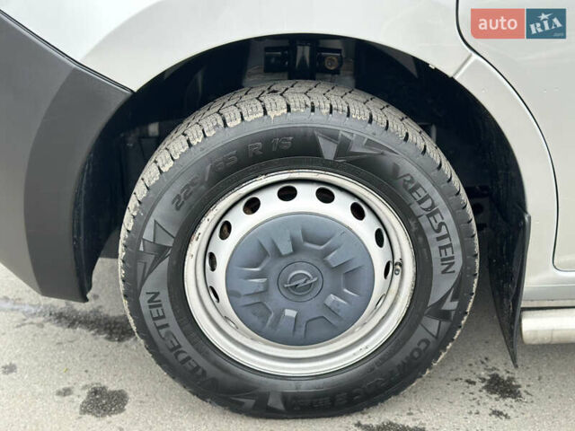 Серый Опель Movano, объемом двигателя 0 л и пробегом 254 тыс. км за 18950 $, фото 10 на Automoto.ua