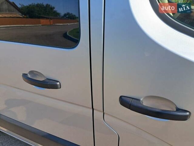 Серый Опель Movano, объемом двигателя 2.3 л и пробегом 275 тыс. км за 12000 $, фото 20 на Automoto.ua